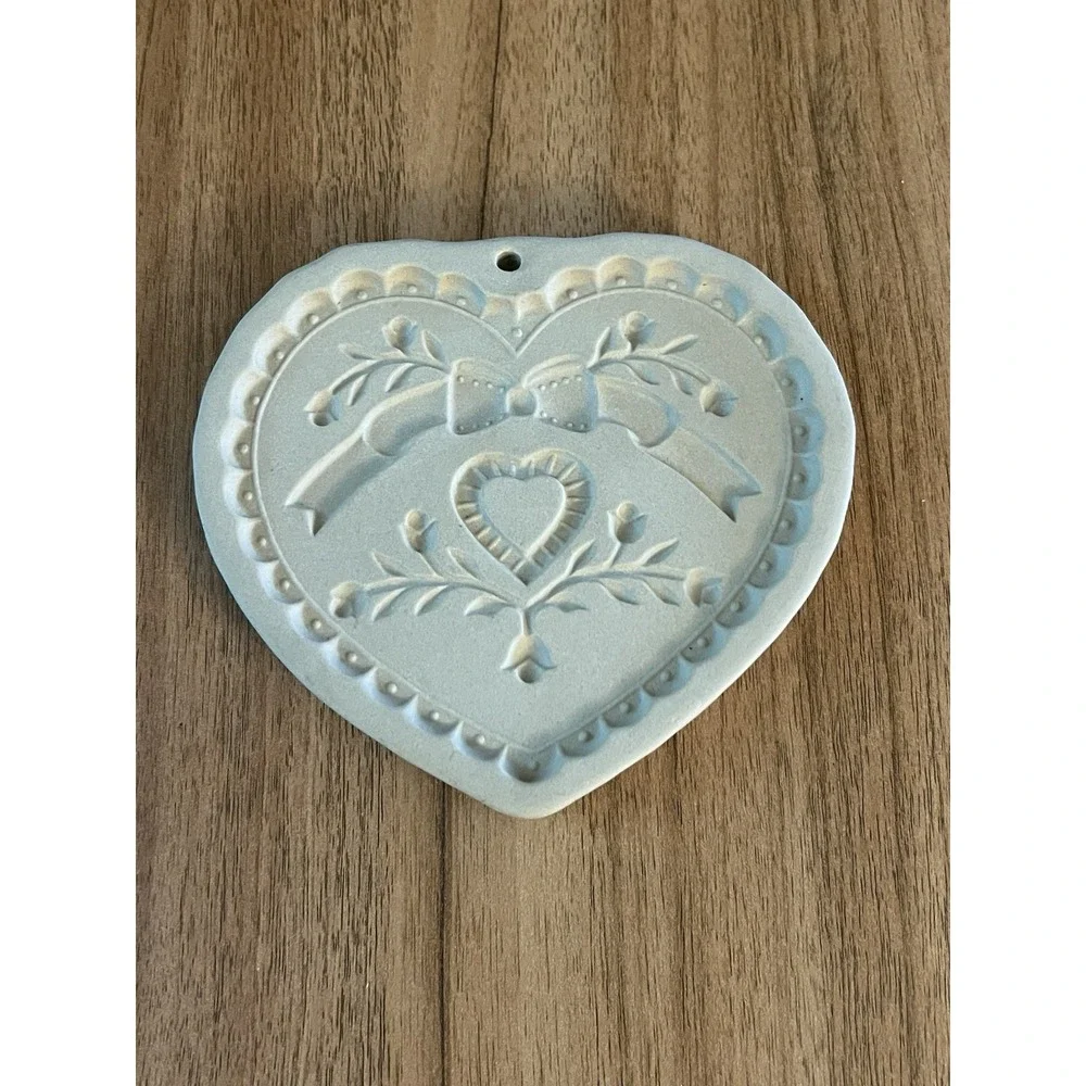 Pampered Chef Vintage 1992‎ Stoneware Sweet Heart Cookie Mold Bow Flowers